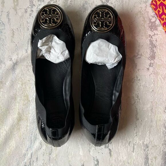 Tory Burch Caroline black patent gold naplak elastic ballet flat - Picture 5 of 15